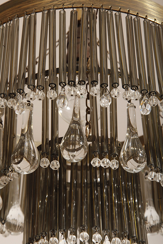 lampa napako, lamp design, vintage shop warsaw, lampa vintage, lampa boho, lampa sufitowa vintage, vintage lamp, antique shop warsaw, vintage hanging lamp, boho vintage, czeska lampa sufitowa retro, 1960., antique store warsaw, retro lamp, lampa vintage boho, hanging vintage lamp napako, 60., antyk sklep, retro style, retro shop, 1960s, antyk sklep warszawa, vintage light, vintage shop, czech design, szklana lampa vintage, czech vintage lamp, vintage, vintage store, vintage ceiling lamp, hanging glass lamp, lamp, sklep vintage, mid century modern, Železnobrodskié Sklo, vintage chandeler, czechoslovakia, design shop, made in prl, lampa vintage Železnobrodskié Sklo, retro glass lamp, 60's, retro shop warsaw, meble prl, Železnobrodskié Sklo ceiling lamp, napako vintage lamp, mid century lamp, retro sklep warszawa, retro, Železnobrodskié Sklo vintage lamp Kaskadowa trzypoziomowa jednopunktowa lampa sufitowa w stylu boho złożona z przeźroczystych szklanych wisiorków i czarnych szklanych pałeczek wiszących na trzech metalowych obręczach w kolorze starego złota, Typ 18-01, Železnobrodskié Sklo, Czechosłowacja, lata 50. - obrazek 28