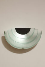 Jednopunktowy kinkiet/lampa ścienna z akrylowym kaskadowym kloszem w morskim kolorze, styl Memphis, firma Massive, Belgia, lata 90. - obrazek 30