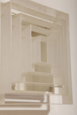 Duży jednopunktowy biały kwadratowy podtynkowy kinkiet/lampa ścienna/plafon „Kvadrat” / „Kvadratlampen” z geometrycznym dyfuzorem z tworzywa sztucznego, projekt Nils Andersen & Salli Besiakow dla Lyfa, Dania, wzór z 1972 roku - obrazek 30