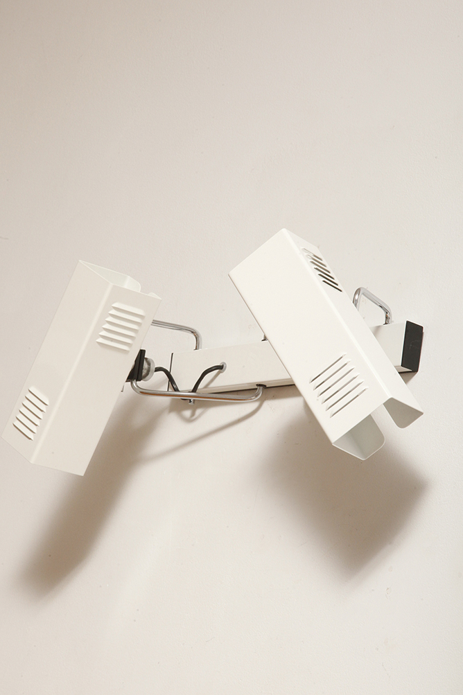 prl design, antique shop, lampa space age, antyk sklep warszawa, design store, lampa prl, antique store, wisząca lampa retro, italian vintage lamp, sklep retro, lampa vintage, design store warsaw, kinkiet vintage, space age wall lamp, retro shop warsaw, space age, mleczna lampa wiszaca, white lamp, włoski kinkiet vintage, retro sklep warszawa, space age lamp, lampa wiszca prl, retro shop, szklany kinkiet vintage, lampa, vintage shop warsaw, space age style, wisząca lampa vintage, vintage shop, szkło murano, lamp design, vintage store warsaw, vintage hanging lamp, vintage sklep warszawa, vintage store, vintage italian wall lamp, vintage lamp, retro store warsaw, retro lamp, antique shop warsaw, sklep vintage, vintage sconce, prl style, szklana lampa, lampa retro, antique store warsaw, design shop, vintage ceiling lamp, design shop warsaw, white glass lamp, italian lamp, retro store, vintage wall lamp, design sklep warszawa, italian style, antyk sklep, design sklep Dwupunktowa pozioma biała metalowa lampa ścienna/kinkiet z ruchomymi kloszami na chromowanej konstrukcji, Space Age, Włochy, lata 70 - obrazek 3