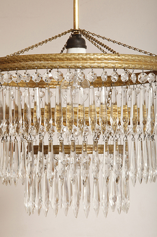 czech design, szklana lampa vintage, czech vintage lamp, vintage, vintage store, vintage ceiling lamp, hanging glass lamp, lamp, sklep vintage, mid century modern, Železnobrodskié Sklo, vintage chandeler, czechoslovakia, design shop, made in prl, lampa vintage Železnobrodskié Sklo, retro glass lamp, 60's, retro shop warsaw, meble prl, Železnobrodskié Sklo ceiling lamp, napako vintage lamp, mid century lamp, retro sklep warszawa, retro, Železnobrodskié Sklo vintage lamp, lampa napako, lamp design, vintage shop warsaw, lampa vintage, lampa boho, lampa sufitowa vintage, vintage lamp, antique shop warsaw, vintage hanging lamp, boho vintage, czeska lampa sufitowa retro, 1960., antique store warsaw, retro lamp, lampa vintage boho, hanging vintage lamp napako, 60., antyk sklep, retro style, retro shop, 1960s, antyk sklep warszawa, vintage light, vintage shop Duża kaskadowa trzypoziomowa jednopunktowa lampa sufitowa w stylu boho złożona z 143 przeźroczystych szklanych wisiorków i innych szklanych dodatków wiszących na trzech metalowych obręczach w kolorze starego złota, Typ 18-01, Železnobrodskié Sklo, Czechosłowacja, lata 50. - obrazek 3