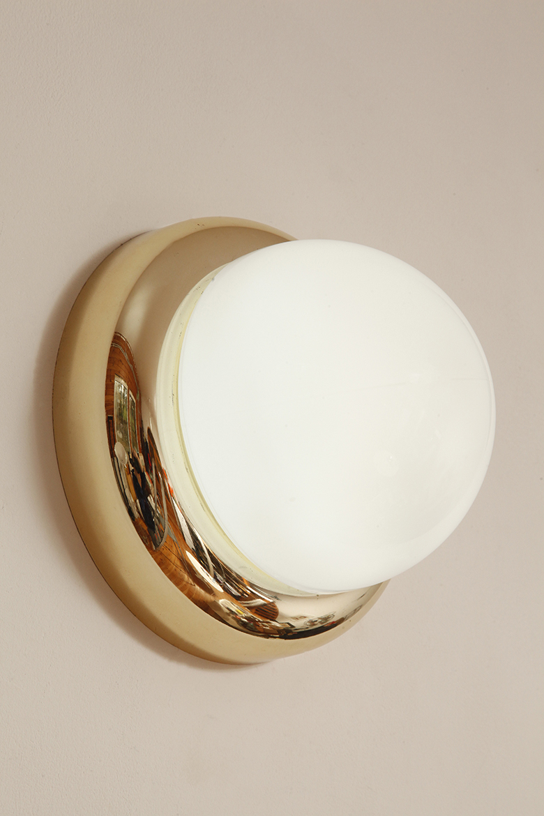 lampa retro, antique store warsaw, design shop, vintage ceiling lamp, design shop warsaw, white glass lamp, italian lamp, retro store, vintage wall lamp, design sklep warszawa, italian style, antyk sklep, design sklep, prl design, antique shop, lampa space age, antyk sklep warszawa, design store, lampa prl, antique store, wisząca lampa retro, italian vintage lamp, sklep retro, lampa vintage, design store warsaw, kinkiet vintage, space age wall lamp, retro shop warsaw, space age, mleczna lampa wiszaca, white lamp, włoski kinkiet vintage, retro sklep warszawa, space age lamp, lampa wiszca prl, retro shop, szklany kinkiet vintage, lampa, vintage shop warsaw, space age style, wisząca lampa vintage, vintage shop, szkło murano, lamp design, vintage store warsaw, vintage hanging lamp, vintage sklep warszawa, vintage store, vintage italian wall lamp, vintage lamp, retro store warsaw, retro lamp, antique shop warsaw, sklep vintage, vintage sconce, prl style, szklana lampa Jednopunktowa w kształcie kopuły okrągła szklana biała lampa ścienna/kinkiet/plafon ze złotą oprawą z tworzywa sztucznego, Space Age, Sozzi Illuminazione, Włochy, lata 80 - obrazek 3