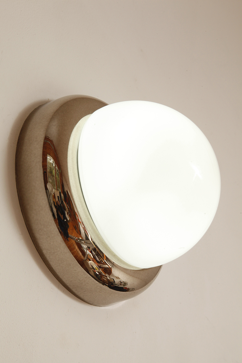 lampa retro, antique store warsaw, design shop, vintage ceiling lamp, design shop warsaw, white glass lamp, italian lamp, retro store, vintage wall lamp, design sklep warszawa, italian style, antyk sklep, design sklep, prl design, antique shop, lampa space age, antyk sklep warszawa, design store, lampa prl, antique store, wisząca lampa retro, italian vintage lamp, sklep retro, lampa vintage, design store warsaw, kinkiet vintage, space age wall lamp, retro shop warsaw, space age, mleczna lampa wiszaca, white lamp, włoski kinkiet vintage, retro sklep warszawa, space age lamp, lampa wiszca prl, retro shop, szklany kinkiet vintage, lampa, vintage shop warsaw, space age style, wisząca lampa vintage, vintage shop, szkło murano, lamp design, vintage store warsaw, vintage hanging lamp, vintage sklep warszawa, vintage store, vintage italian wall lamp, vintage lamp, retro store warsaw, retro lamp, antique shop warsaw, sklep vintage, vintage sconce, prl style, szklana lampa Jednopunktowa w kształcie kopuły okrągła szklana biała lampa ścienna/kinkiet/plafon ze srebrno-złotą melanżową oprawą z tworzywa sztucznego, Space Age, Sozzi Illuminazione, Włochy, lata 80. - obrazek 3