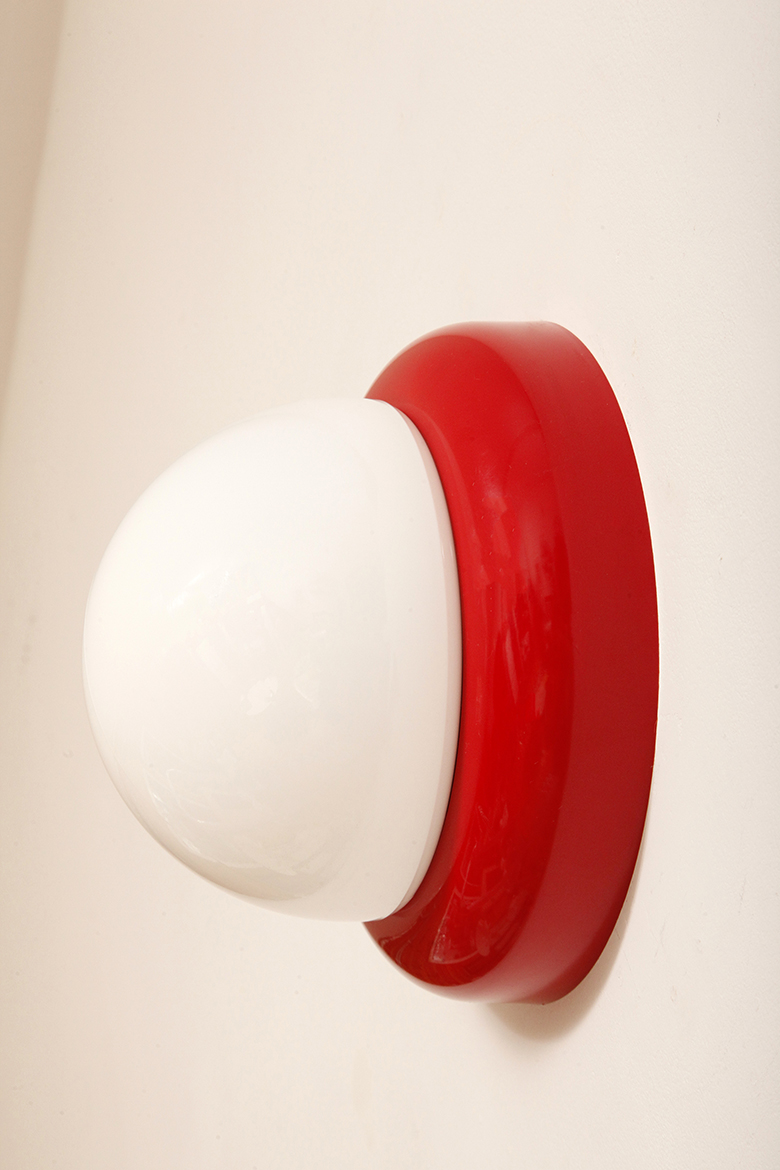 lampa retro, antique store warsaw, design shop, vintage ceiling lamp, design shop warsaw, white glass lamp, italian lamp, retro store, vintage wall lamp, design sklep warszawa, italian style, antyk sklep, design sklep, prl design, antique shop, lampa space age, antyk sklep warszawa, design store, lampa prl, antique store, wisząca lampa retro, italian vintage lamp, sklep retro, lampa vintage, design store warsaw, kinkiet vintage, space age wall lamp, retro shop warsaw, space age, mleczna lampa wiszaca, white lamp, włoski kinkiet vintage, retro sklep warszawa, space age lamp, lampa wiszca prl, retro shop, szklany kinkiet vintage, lampa, vintage shop warsaw, space age style, wisząca lampa vintage, vintage shop, szkło murano, lamp design, vintage store warsaw, vintage hanging lamp, vintage sklep warszawa, vintage store, vintage italian wall lamp, vintage lamp, retro store warsaw, retro lamp, antique shop warsaw, sklep vintage, vintage sconce, prl style, szklana lampa Jednopunktowa w kształcie kopuły okrągła szklana biała lampa ścienna/kinkiet/plafon z czerwoną oprawą z tworzywa sztucznego, Space Age, Sozzi Illuminazione, Włochy, lata 80. - obrazek 3