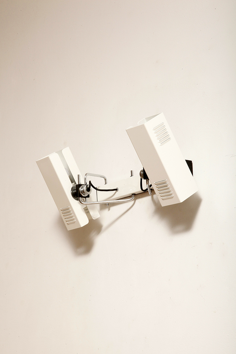 prl design, antique shop, lampa space age, antyk sklep warszawa, design store, lampa prl, antique store, wisząca lampa retro, italian vintage lamp, sklep retro, lampa vintage, design store warsaw, kinkiet vintage, space age wall lamp, retro shop warsaw, space age, mleczna lampa wiszaca, white lamp, włoski kinkiet vintage, retro sklep warszawa, space age lamp, lampa wiszca prl, retro shop, szklany kinkiet vintage, lampa, vintage shop warsaw, space age style, wisząca lampa vintage, vintage shop, szkło murano, lamp design, vintage store warsaw, vintage hanging lamp, vintage sklep warszawa, vintage store, vintage italian wall lamp, vintage lamp, retro store warsaw, retro lamp, antique shop warsaw, sklep vintage, vintage sconce, prl style, szklana lampa, lampa retro, antique store warsaw, design shop, vintage ceiling lamp, design shop warsaw, white glass lamp, italian lamp, retro store, vintage wall lamp, design sklep warszawa, italian style, antyk sklep, design sklep Dwupunktowa pozioma biała metalowa lampa ścienna/kinkiet z ruchomymi kloszami na chromowanej konstrukcji, Space Age, Włochy, lata 70 - obrazek 30