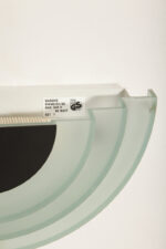 Jednopunktowy kinkiet/lampa ścienna z akrylowym kaskadowym kloszem w morskim kolorze, styl Memphis, firma Massive, Belgia, lata 90. - obrazek 31