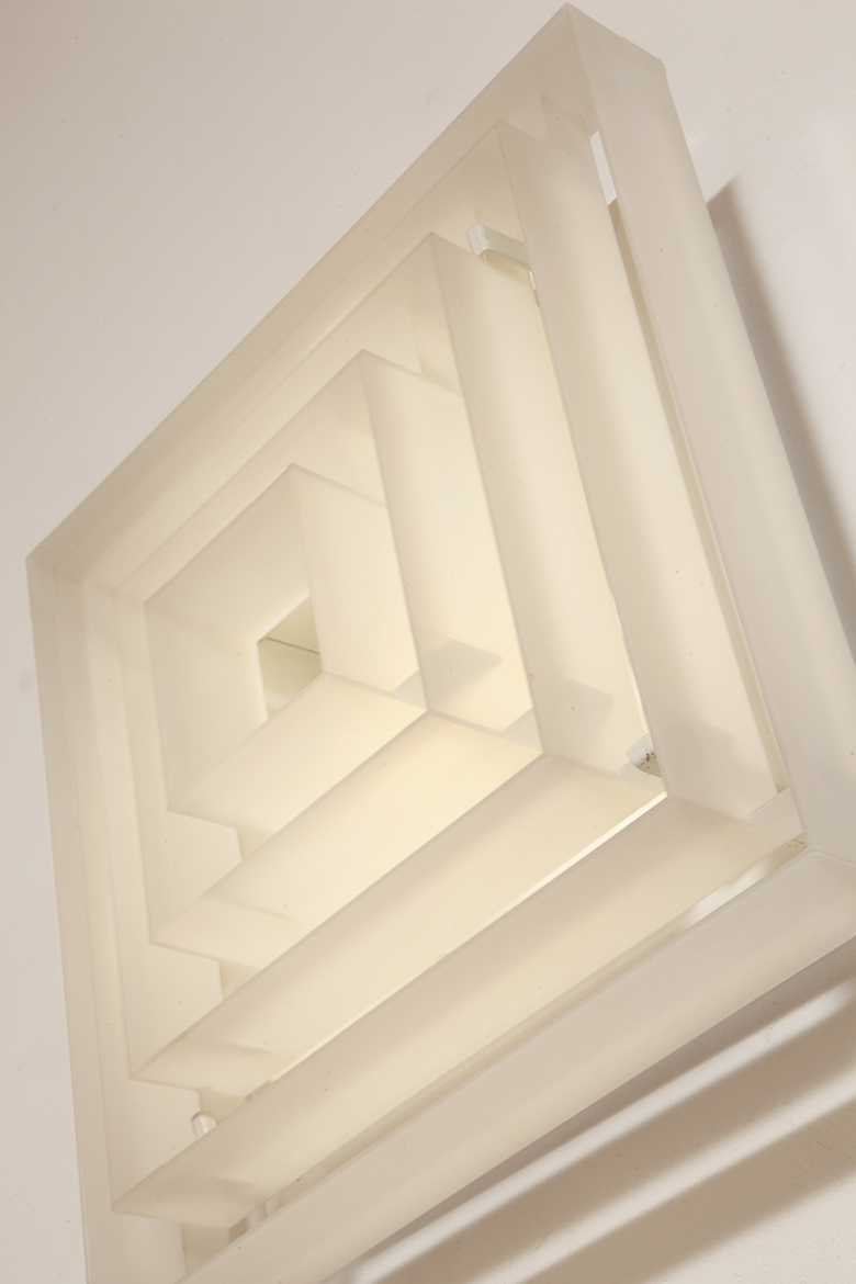 scandinavian lamp, antique shop warsaw, duński design, retro sklep warszawa, scandinavian style, antique store warsaw, retro shop, vintage shop warsaw, vintage wall lamp, antyk sklep, vintage shop, vintage store warsaw, metal lamp, antyk sklep warszawa, vintage store, retro store warsaw, lampa vintage, scandinavian vintage lamp, sklep vintage, design shop warsaw, danish design, metal vintage lamp, design shop, design sklep warszawa, lampa retro, wall lamp lyfa, retro store, danish lamp, antique shop, duńska lampa, design sklep, danish ceiling lamp, antique store, danish hanging lamp, design store, vintage lamp, design store warsaw, vintage danish lamp, kinkiet lyfa, sklep retro, scandinavian design, vintage sklep warszawa, danish retro lamp, lyfa wall lamp, retro shop warsaw Duży jednopunktowy biały kwadratowy podtynkowy kinkiet/lampa ścienna/plafon „Kvadrat” / „Kvadratlampen” z geometrycznym dyfuzorem z tworzywa sztucznego, projekt Nils Andersen & Salli Besiakow dla Lyfa, Dania, wzór z 1972 roku - obrazek 31