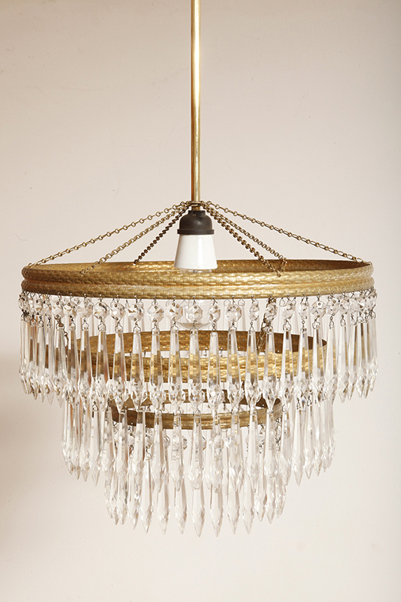 czech design, szklana lampa vintage, czech vintage lamp, vintage, vintage store, vintage ceiling lamp, hanging glass lamp, lamp, sklep vintage, mid century modern, Železnobrodskié Sklo, vintage chandeler, czechoslovakia, design shop, made in prl, lampa vintage Železnobrodskié Sklo, retro glass lamp, 60's, retro shop warsaw, meble prl, Železnobrodskié Sklo ceiling lamp, napako vintage lamp, mid century lamp, retro sklep warszawa, retro, Železnobrodskié Sklo vintage lamp, lampa napako, lamp design, vintage shop warsaw, lampa vintage, lampa boho, lampa sufitowa vintage, vintage lamp, antique shop warsaw, vintage hanging lamp, boho vintage, czeska lampa sufitowa retro, 1960., antique store warsaw, retro lamp, lampa vintage boho, hanging vintage lamp napako, 60., antyk sklep, retro style, retro shop, 1960s, antyk sklep warszawa, vintage light, vintage shop Duża kaskadowa trzypoziomowa jednopunktowa lampa sufitowa w stylu boho złożona z 143 przeźroczystych szklanych wisiorków i innych szklanych dodatków wiszących na trzech metalowych obręczach w kolorze starego złota, Typ 18-01, Železnobrodskié Sklo, Czechosłowacja, lata 50. - obrazek 33