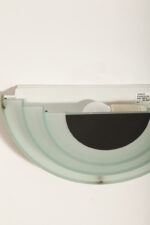 Jednopunktowy kinkiet/lampa ścienna z akrylowym kaskadowym kloszem w morskim kolorze, styl Memphis, firma Massive, Belgia, lata 90. - obrazek 33