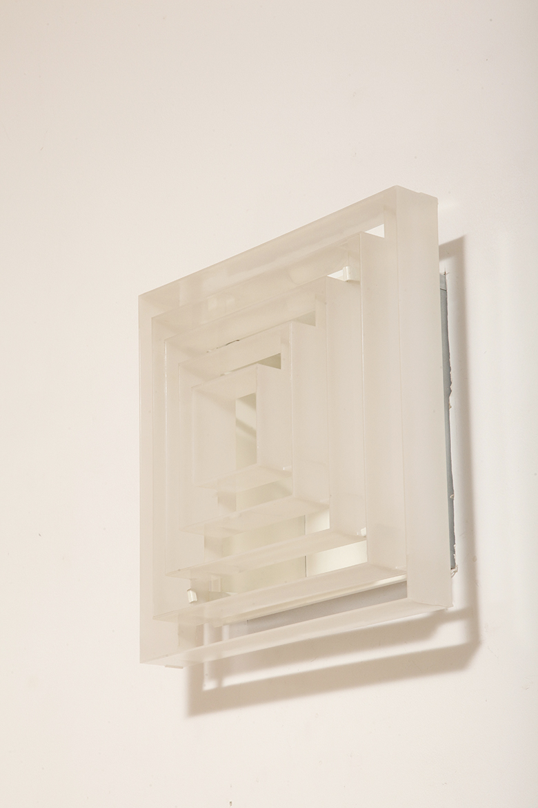 scandinavian lamp, antique shop warsaw, duński design, retro sklep warszawa, scandinavian style, antique store warsaw, retro shop, vintage shop warsaw, vintage wall lamp, antyk sklep, vintage shop, vintage store warsaw, metal lamp, antyk sklep warszawa, vintage store, retro store warsaw, lampa vintage, scandinavian vintage lamp, sklep vintage, design shop warsaw, danish design, metal vintage lamp, design shop, design sklep warszawa, lampa retro, wall lamp lyfa, retro store, danish lamp, antique shop, duńska lampa, design sklep, danish ceiling lamp, antique store, danish hanging lamp, design store, vintage lamp, design store warsaw, vintage danish lamp, kinkiet lyfa, sklep retro, scandinavian design, vintage sklep warszawa, danish retro lamp, lyfa wall lamp, retro shop warsaw Duży jednopunktowy biały kwadratowy podtynkowy kinkiet/lampa ścienna/plafon „Kvadrat” / „Kvadratlampen” z geometrycznym dyfuzorem z tworzywa sztucznego, projekt Nils Andersen & Salli Besiakow dla Lyfa, Dania, wzór z 1972 roku - obrazek 33