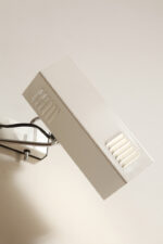 Dwupunktowa pozioma biała metalowa lampa ścienna/kinkiet z ruchomymi kloszami na chromowanej konstrukcji, Space Age, Włochy, lata 70 - obrazek 34