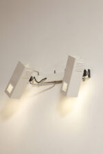 Dwupunktowa pozioma biała metalowa lampa ścienna/kinkiet z ruchomymi kloszami na chromowanej konstrukcji, Space Age, Włochy, lata 70 - obrazek 35