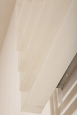 Duży jednopunktowy biały kwadratowy podtynkowy kinkiet/lampa ścienna/plafon „Kvadrat” / „Kvadratlampen” z geometrycznym dyfuzorem z tworzywa sztucznego, projekt Nils Andersen & Salli Besiakow dla Lyfa, Dania, wzór z 1972 roku - obrazek 36