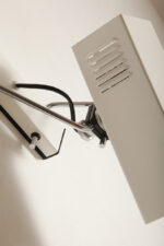 Dwupunktowa pozioma biała metalowa lampa ścienna/kinkiet z ruchomymi kloszami na chromowanej konstrukcji, Space Age, Włochy, lata 70 - obrazek 36