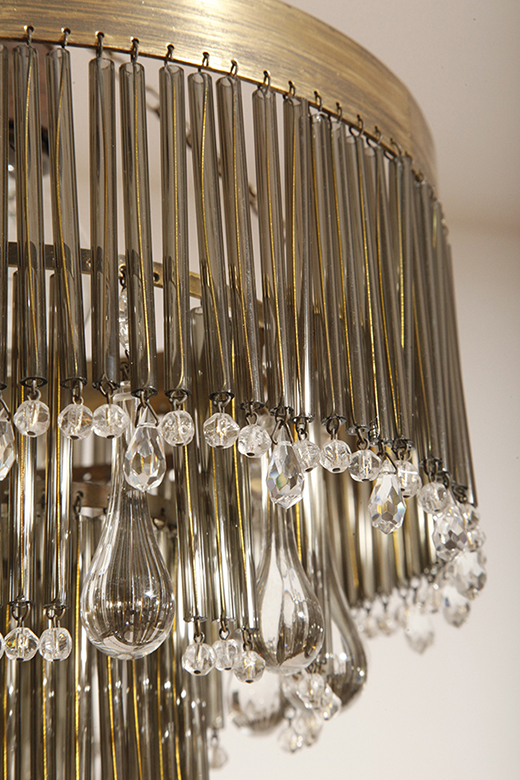 lampa napako, lamp design, vintage shop warsaw, lampa vintage, lampa boho, lampa sufitowa vintage, vintage lamp, antique shop warsaw, vintage hanging lamp, boho vintage, czeska lampa sufitowa retro, 1960., antique store warsaw, retro lamp, lampa vintage boho, hanging vintage lamp napako, 60., antyk sklep, retro style, retro shop, 1960s, antyk sklep warszawa, vintage light, vintage shop, czech design, szklana lampa vintage, czech vintage lamp, vintage, vintage store, vintage ceiling lamp, hanging glass lamp, lamp, sklep vintage, mid century modern, Železnobrodskié Sklo, vintage chandeler, czechoslovakia, design shop, made in prl, lampa vintage Železnobrodskié Sklo, retro glass lamp, 60's, retro shop warsaw, meble prl, Železnobrodskié Sklo ceiling lamp, napako vintage lamp, mid century lamp, retro sklep warszawa, retro, Železnobrodskié Sklo vintage lamp Kaskadowa trzypoziomowa jednopunktowa lampa sufitowa w stylu boho złożona z przeźroczystych szklanych wisiorków i czarnych szklanych pałeczek wiszących na trzech metalowych obręczach w kolorze starego złota, Typ 18-01, Železnobrodskié Sklo, Czechosłowacja, lata 50. - obrazek 37