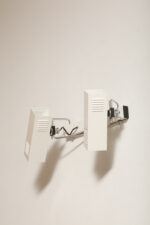 Dwupunktowa pozioma biała metalowa lampa ścienna/kinkiet z ruchomymi kloszami na chromowanej konstrukcji, Space Age, Włochy, lata 70 - obrazek 37