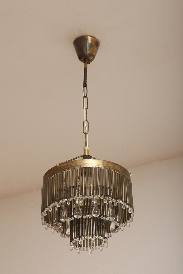 lampa napako, lamp design, vintage shop warsaw, lampa vintage, lampa boho, lampa sufitowa vintage, vintage lamp, antique shop warsaw, vintage hanging lamp, boho vintage, czeska lampa sufitowa retro, 1960., antique store warsaw, retro lamp, lampa vintage boho, hanging vintage lamp napako, 60., antyk sklep, retro style, retro shop, 1960s, antyk sklep warszawa, vintage light, vintage shop, czech design, szklana lampa vintage, czech vintage lamp, vintage, vintage store, vintage ceiling lamp, hanging glass lamp, lamp, sklep vintage, mid century modern, Železnobrodskié Sklo, vintage chandeler, czechoslovakia, design shop, made in prl, lampa vintage Železnobrodskié Sklo, retro glass lamp, 60's, retro shop warsaw, meble prl, Železnobrodskié Sklo ceiling lamp, napako vintage lamp, mid century lamp, retro sklep warszawa, retro, Železnobrodskié Sklo vintage lamp Kaskadowa trzypoziomowa jednopunktowa lampa sufitowa w stylu boho złożona z przeźroczystych szklanych wisiorków i czarnych szklanych pałeczek wiszących na trzech metalowych obręczach w kolorze starego złota, Typ 18-01, Železnobrodskié Sklo, Czechosłowacja, lata 50. - obrazek 38