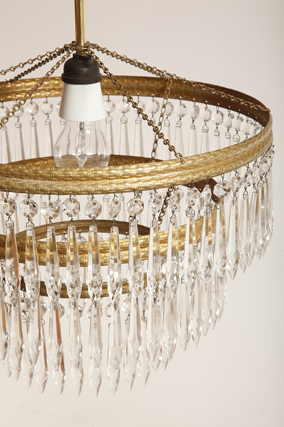 czech design, szklana lampa vintage, czech vintage lamp, vintage, vintage store, vintage ceiling lamp, hanging glass lamp, lamp, sklep vintage, mid century modern, Železnobrodskié Sklo, vintage chandeler, czechoslovakia, design shop, made in prl, lampa vintage Železnobrodskié Sklo, retro glass lamp, 60's, retro shop warsaw, meble prl, Železnobrodskié Sklo ceiling lamp, napako vintage lamp, mid century lamp, retro sklep warszawa, retro, Železnobrodskié Sklo vintage lamp, lampa napako, lamp design, vintage shop warsaw, lampa vintage, lampa boho, lampa sufitowa vintage, vintage lamp, antique shop warsaw, vintage hanging lamp, boho vintage, czeska lampa sufitowa retro, 1960., antique store warsaw, retro lamp, lampa vintage boho, hanging vintage lamp napako, 60., antyk sklep, retro style, retro shop, 1960s, antyk sklep warszawa, vintage light, vintage shop Duża kaskadowa trzypoziomowa jednopunktowa lampa sufitowa w stylu boho złożona z 143 przeźroczystych szklanych wisiorków i innych szklanych dodatków wiszących na trzech metalowych obręczach w kolorze starego złota, Typ 18-01, Železnobrodskié Sklo, Czechosłowacja, lata 50. - obrazek 39