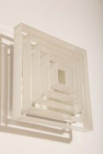 Duży jednopunktowy biały kwadratowy podtynkowy kinkiet/lampa ścienna/plafon „Kvadrat” / „Kvadratlampen” z geometrycznym dyfuzorem z tworzywa sztucznego, projekt Nils Andersen & Salli Besiakow dla Lyfa, Dania, wzór z 1972 roku - obrazek 38