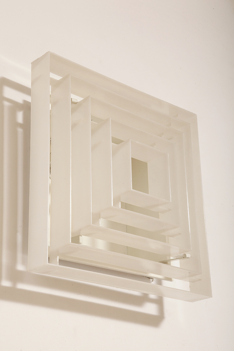 scandinavian lamp, antique shop warsaw, duński design, retro sklep warszawa, scandinavian style, antique store warsaw, retro shop, vintage shop warsaw, vintage wall lamp, antyk sklep, vintage shop, vintage store warsaw, metal lamp, antyk sklep warszawa, vintage store, retro store warsaw, lampa vintage, scandinavian vintage lamp, sklep vintage, design shop warsaw, danish design, metal vintage lamp, design shop, design sklep warszawa, lampa retro, wall lamp lyfa, retro store, danish lamp, antique shop, duńska lampa, design sklep, danish ceiling lamp, antique store, danish hanging lamp, design store, vintage lamp, design store warsaw, vintage danish lamp, kinkiet lyfa, sklep retro, scandinavian design, vintage sklep warszawa, danish retro lamp, lyfa wall lamp, retro shop warsaw Duży jednopunktowy biały kwadratowy podtynkowy kinkiet/lampa ścienna/plafon „Kvadrat” / „Kvadratlampen” z geometrycznym dyfuzorem z tworzywa sztucznego, projekt Nils Andersen & Salli Besiakow dla Lyfa, Dania, wzór z 1972 roku - obrazek 38