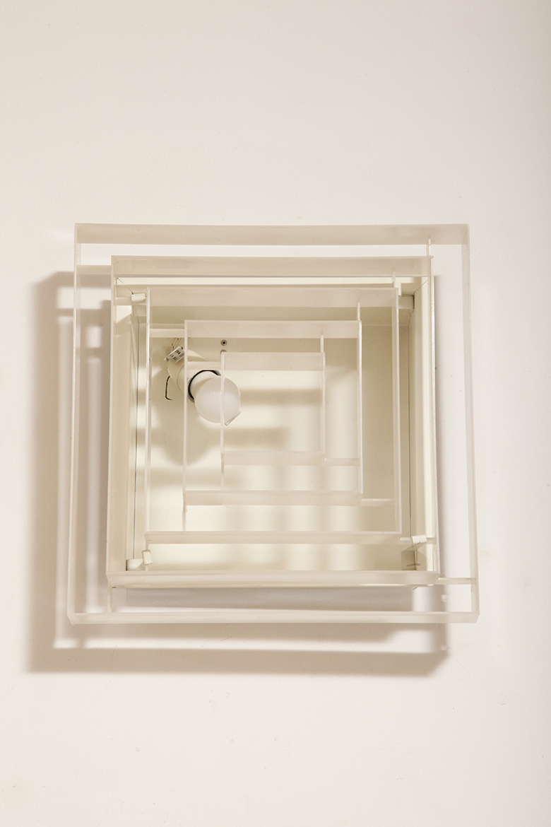 scandinavian lamp, antique shop warsaw, duński design, retro sklep warszawa, scandinavian style, antique store warsaw, retro shop, vintage shop warsaw, vintage wall lamp, antyk sklep, vintage shop, vintage store warsaw, metal lamp, antyk sklep warszawa, vintage store, retro store warsaw, lampa vintage, scandinavian vintage lamp, sklep vintage, design shop warsaw, danish design, metal vintage lamp, design shop, design sklep warszawa, lampa retro, wall lamp lyfa, retro store, danish lamp, antique shop, duńska lampa, design sklep, danish ceiling lamp, antique store, danish hanging lamp, design store, vintage lamp, design store warsaw, vintage danish lamp, kinkiet lyfa, sklep retro, scandinavian design, vintage sklep warszawa, danish retro lamp, lyfa wall lamp, retro shop warsaw Duży jednopunktowy biały kwadratowy podtynkowy kinkiet/lampa ścienna/plafon „Kvadrat” / „Kvadratlampen” z geometrycznym dyfuzorem z tworzywa sztucznego, projekt Nils Andersen & Salli Besiakow dla Lyfa, Dania, wzór z 1972 roku - obrazek 39