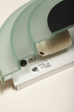 Jednopunktowy kinkiet/lampa ścienna z akrylowym kaskadowym kloszem w morskim kolorze, styl Memphis, firma Massive, Belgia, lata 90. - obrazek 40