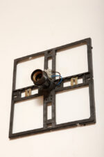 Jednopunktowa kwadratowa lekka lakierowana na kremowo w połysku lampa ścienna/kinkiet "Scudo" (Tarcza)z tłoczonego aluminium, Space Age, firma Fael, Włochy, lata 70 - obrazek 51