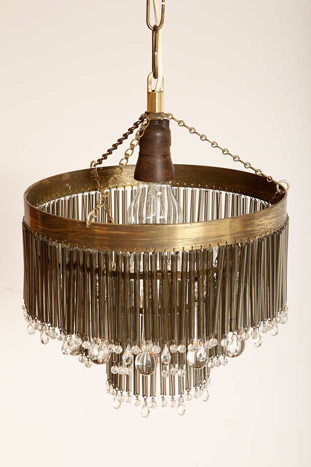 lampa napako, lamp design, vintage shop warsaw, lampa vintage, lampa boho, lampa sufitowa vintage, vintage lamp, antique shop warsaw, vintage hanging lamp, boho vintage, czeska lampa sufitowa retro, 1960., antique store warsaw, retro lamp, lampa vintage boho, hanging vintage lamp napako, 60., antyk sklep, retro style, retro shop, 1960s, antyk sklep warszawa, vintage light, vintage shop, czech design, szklana lampa vintage, czech vintage lamp, vintage, vintage store, vintage ceiling lamp, hanging glass lamp, lamp, sklep vintage, mid century modern, Železnobrodskié Sklo, vintage chandeler, czechoslovakia, design shop, made in prl, lampa vintage Železnobrodskié Sklo, retro glass lamp, 60's, retro shop warsaw, meble prl, Železnobrodskié Sklo ceiling lamp, napako vintage lamp, mid century lamp, retro sklep warszawa, retro, Železnobrodskié Sklo vintage lamp Kaskadowa trzypoziomowa jednopunktowa lampa sufitowa w stylu boho złożona z przeźroczystych szklanych wisiorków i czarnych szklanych pałeczek wiszących na trzech metalowych obręczach w kolorze starego złota, Typ 18-01, Železnobrodskié Sklo, Czechosłowacja, lata 50. - obrazek 4