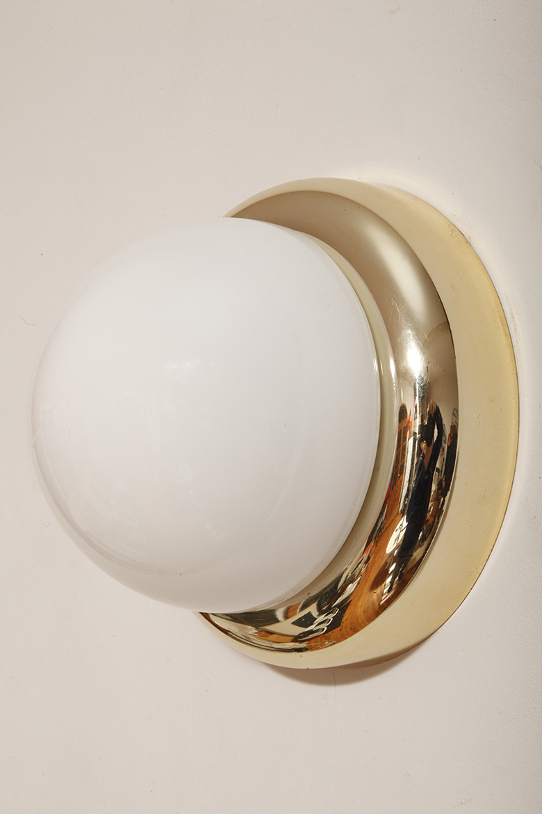 lampa retro, antique store warsaw, design shop, vintage ceiling lamp, design shop warsaw, white glass lamp, italian lamp, retro store, vintage wall lamp, design sklep warszawa, italian style, antyk sklep, design sklep, prl design, antique shop, lampa space age, antyk sklep warszawa, design store, lampa prl, antique store, wisząca lampa retro, italian vintage lamp, sklep retro, lampa vintage, design store warsaw, kinkiet vintage, space age wall lamp, retro shop warsaw, space age, mleczna lampa wiszaca, white lamp, włoski kinkiet vintage, retro sklep warszawa, space age lamp, lampa wiszca prl, retro shop, szklany kinkiet vintage, lampa, vintage shop warsaw, space age style, wisząca lampa vintage, vintage shop, szkło murano, lamp design, vintage store warsaw, vintage hanging lamp, vintage sklep warszawa, vintage store, vintage italian wall lamp, vintage lamp, retro store warsaw, retro lamp, antique shop warsaw, sklep vintage, vintage sconce, prl style, szklana lampa Jednopunktowa w kształcie kopuły okrągła szklana biała lampa ścienna/kinkiet/plafon ze złotą oprawą z tworzywa sztucznego, Space Age, Sozzi Illuminazione, Włochy, lata 80 - obrazek 4