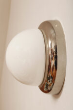 Jednopunktowa w kształcie kopuły okrągła szklana biała lampa ścienna/kinkiet/plafon ze srebrno-złotą melanżową oprawą z tworzywa sztucznego, Space Age, Sozzi Illuminazione, Włochy, lata 80. - obrazek 4