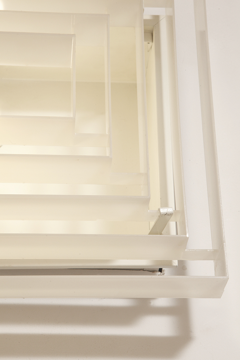 scandinavian lamp, antique shop warsaw, duński design, retro sklep warszawa, scandinavian style, antique store warsaw, retro shop, vintage shop warsaw, vintage wall lamp, antyk sklep, vintage shop, vintage store warsaw, metal lamp, antyk sklep warszawa, vintage store, retro store warsaw, lampa vintage, scandinavian vintage lamp, sklep vintage, design shop warsaw, danish design, metal vintage lamp, design shop, design sklep warszawa, lampa retro, wall lamp lyfa, retro store, danish lamp, antique shop, duńska lampa, design sklep, danish ceiling lamp, antique store, danish hanging lamp, design store, vintage lamp, design store warsaw, vintage danish lamp, kinkiet lyfa, sklep retro, scandinavian design, vintage sklep warszawa, danish retro lamp, lyfa wall lamp, retro shop warsaw Duży jednopunktowy biały kwadratowy podtynkowy kinkiet/lampa ścienna/plafon „Kvadrat” / „Kvadratlampen” z geometrycznym dyfuzorem z tworzywa sztucznego, projekt Nils Andersen & Salli Besiakow dla Lyfa, Dania, wzór z 1972 roku - obrazek 4