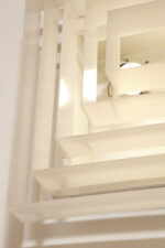 Duży jednopunktowy biały kwadratowy podtynkowy kinkiet/lampa ścienna/plafon „Kvadrat” / „Kvadratlampen” z geometrycznym dyfuzorem z tworzywa sztucznego, projekt Nils Andersen & Salli Besiakow dla Lyfa, Dania, wzór z 1972 roku - obrazek 41