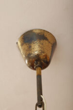 Kaskadowa trzypoziomowa jednopunktowa lampa sufitowa w stylu boho złożona z przeźroczystych szklanych wisiorków i czarnych szklanych pałeczek wiszących na trzech metalowych obręczach w kolorze starego złota, Typ 18-01, Železnobrodskié Sklo, Czechosłowacja, lata 50. - obrazek 42