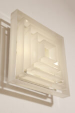 Duży jednopunktowy biały kwadratowy podtynkowy kinkiet/lampa ścienna/plafon „Kvadrat” / „Kvadratlampen” z geometrycznym dyfuzorem z tworzywa sztucznego, projekt Nils Andersen & Salli Besiakow dla Lyfa, Dania, wzór z 1972 roku - obrazek 42