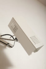 Dwupunktowa pozioma biała metalowa lampa ścienna/kinkiet z ruchomymi kloszami na chromowanej konstrukcji, Space Age, Włochy, lata 70 - obrazek 42