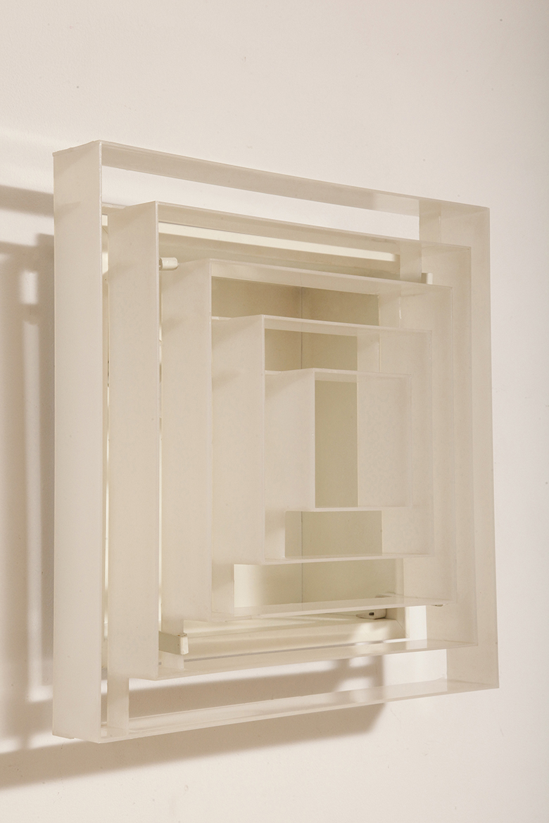 scandinavian lamp, antique shop warsaw, duński design, retro sklep warszawa, scandinavian style, antique store warsaw, retro shop, vintage shop warsaw, vintage wall lamp, antyk sklep, vintage shop, vintage store warsaw, metal lamp, antyk sklep warszawa, vintage store, retro store warsaw, lampa vintage, scandinavian vintage lamp, sklep vintage, design shop warsaw, danish design, metal vintage lamp, design shop, design sklep warszawa, lampa retro, wall lamp lyfa, retro store, danish lamp, antique shop, duńska lampa, design sklep, danish ceiling lamp, antique store, danish hanging lamp, design store, vintage lamp, design store warsaw, vintage danish lamp, kinkiet lyfa, sklep retro, scandinavian design, vintage sklep warszawa, danish retro lamp, lyfa wall lamp, retro shop warsaw Duży jednopunktowy biały kwadratowy podtynkowy kinkiet/lampa ścienna/plafon „Kvadrat” / „Kvadratlampen” z geometrycznym dyfuzorem z tworzywa sztucznego, projekt Nils Andersen & Salli Besiakow dla Lyfa, Dania, wzór z 1972 roku - obrazek 45