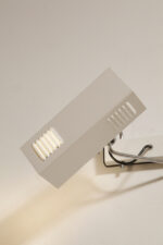 Dwupunktowa pozioma biała metalowa lampa ścienna/kinkiet z ruchomymi kloszami na chromowanej konstrukcji, Space Age, Włochy, lata 70 - obrazek 45