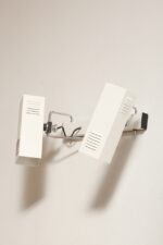 Dwupunktowa pozioma biała metalowa lampa ścienna/kinkiet z ruchomymi kloszami na chromowanej konstrukcji, Space Age, Włochy, lata 70 - obrazek 5