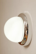 Jednopunktowa w kształcie kopuły okrągła szklana biała lampa ścienna/kinkiet/plafon ze srebrną oprawą z tworzywa sztucznego, Space Age, Sozzi Illuminazione, Włochy, lata 80. - obrazek 5