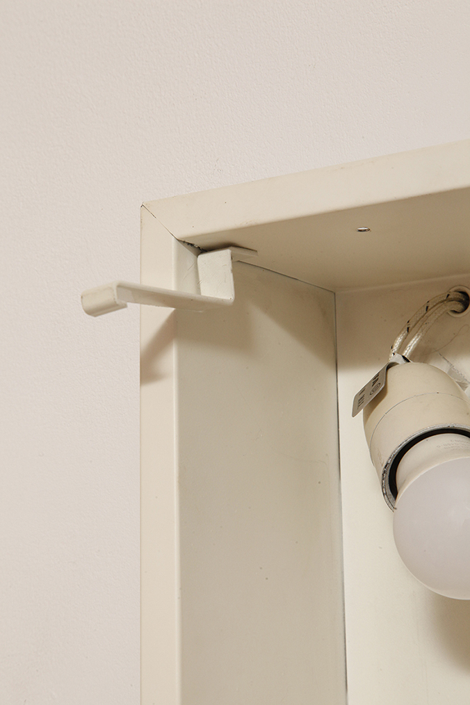 scandinavian lamp, antique shop warsaw, duński design, retro sklep warszawa, scandinavian style, antique store warsaw, retro shop, vintage shop warsaw, vintage wall lamp, antyk sklep, vintage shop, vintage store warsaw, metal lamp, antyk sklep warszawa, vintage store, retro store warsaw, lampa vintage, scandinavian vintage lamp, sklep vintage, design shop warsaw, danish design, metal vintage lamp, design shop, design sklep warszawa, lampa retro, wall lamp lyfa, retro store, danish lamp, antique shop, duńska lampa, design sklep, danish ceiling lamp, antique store, danish hanging lamp, design store, vintage lamp, design store warsaw, vintage danish lamp, kinkiet lyfa, sklep retro, scandinavian design, vintage sklep warszawa, danish retro lamp, lyfa wall lamp, retro shop warsaw Duży jednopunktowy biały kwadratowy podtynkowy kinkiet/lampa ścienna/plafon „Kvadrat” / „Kvadratlampen” z geometrycznym dyfuzorem z tworzywa sztucznego, projekt Nils Andersen & Salli Besiakow dla Lyfa, Dania, wzór z 1972 roku - obrazek 54