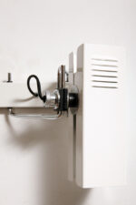 Dwupunktowa pozioma biała metalowa lampa ścienna/kinkiet z ruchomymi kloszami na chromowanej konstrukcji, Space Age, Włochy, lata 70 - obrazek 60