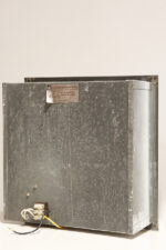 Duży jednopunktowy biały kwadratowy podtynkowy kinkiet/lampa ścienna/plafon „Kvadrat” / „Kvadratlampen” z geometrycznym dyfuzorem z tworzywa sztucznego, projekt Nils Andersen & Salli Besiakow dla Lyfa, Dania, wzór z 1972 roku - obrazek 58