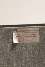 Duży jednopunktowy biały kwadratowy podtynkowy kinkiet/lampa ścienna/plafon „Kvadrat” / „Kvadratlampen” z geometrycznym dyfuzorem z tworzywa sztucznego, projekt Nils Andersen & Salli Besiakow dla Lyfa, Dania, wzór z 1972 roku - obrazek 59