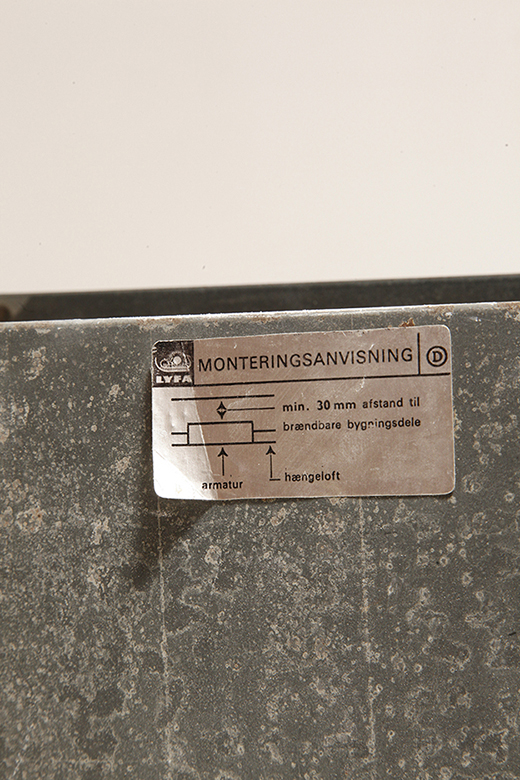 scandinavian lamp, antique shop warsaw, duński design, retro sklep warszawa, scandinavian style, antique store warsaw, retro shop, vintage shop warsaw, vintage wall lamp, antyk sklep, vintage shop, vintage store warsaw, metal lamp, antyk sklep warszawa, vintage store, retro store warsaw, lampa vintage, scandinavian vintage lamp, sklep vintage, design shop warsaw, danish design, metal vintage lamp, design shop, design sklep warszawa, lampa retro, wall lamp lyfa, retro store, danish lamp, antique shop, duńska lampa, design sklep, danish ceiling lamp, antique store, danish hanging lamp, design store, vintage lamp, design store warsaw, vintage danish lamp, kinkiet lyfa, sklep retro, scandinavian design, vintage sklep warszawa, danish retro lamp, lyfa wall lamp, retro shop warsaw Duży jednopunktowy biały kwadratowy podtynkowy kinkiet/lampa ścienna/plafon „Kvadrat” / „Kvadratlampen” z geometrycznym dyfuzorem z tworzywa sztucznego, projekt Nils Andersen & Salli Besiakow dla Lyfa, Dania, wzór z 1972 roku - obrazek 59