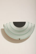 Jednopunktowy kinkiet/lampa ścienna z akrylowym kaskadowym kloszem w morskim kolorze, styl Memphis, firma Massive, Belgia, lata 90. - obrazek 6