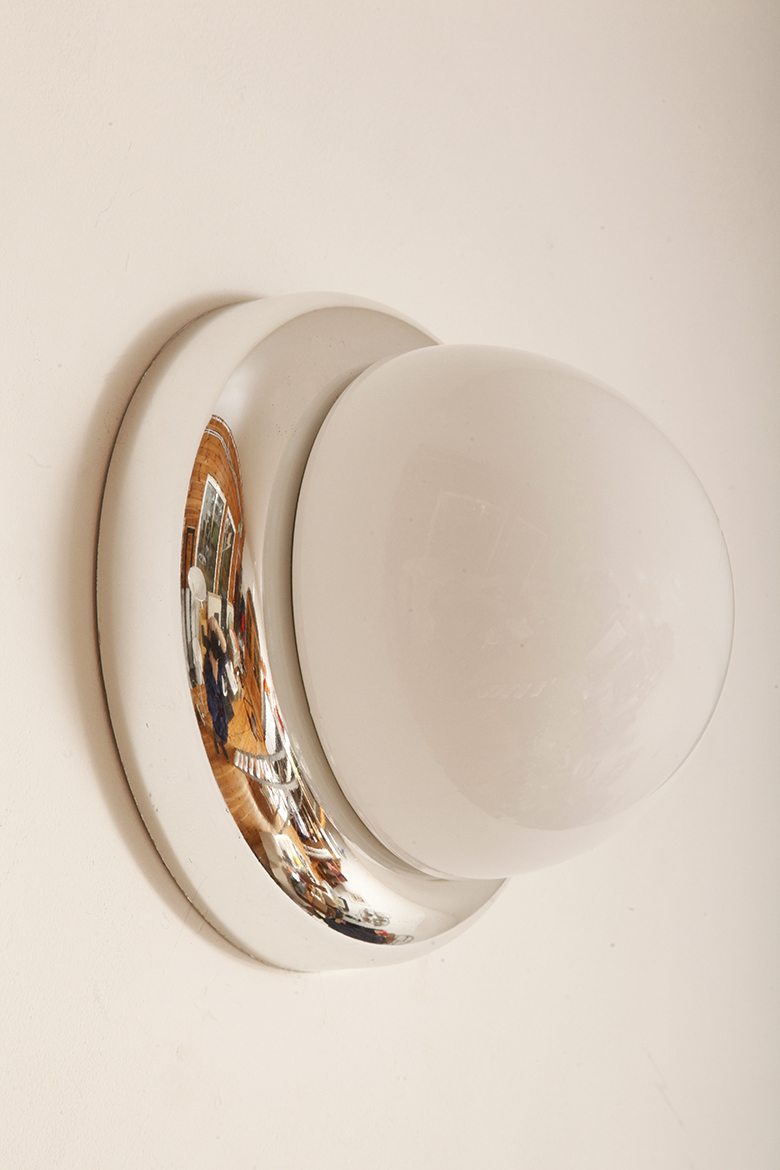 lampa retro, antique store warsaw, design shop, vintage ceiling lamp, design shop warsaw, white glass lamp, italian lamp, retro store, vintage wall lamp, design sklep warszawa, italian style, antyk sklep, design sklep, prl design, antique shop, lampa space age, antyk sklep warszawa, design store, lampa prl, antique store, wisząca lampa retro, italian vintage lamp, sklep retro, lampa vintage, design store warsaw, kinkiet vintage, space age wall lamp, retro shop warsaw, space age, mleczna lampa wiszaca, white lamp, włoski kinkiet vintage, retro sklep warszawa, space age lamp, lampa wiszca prl, retro shop, szklany kinkiet vintage, lampa, vintage shop warsaw, space age style, wisząca lampa vintage, vintage shop, szkło murano, lamp design, vintage store warsaw, vintage hanging lamp, vintage sklep warszawa, vintage store, vintage italian wall lamp, vintage lamp, retro store warsaw, retro lamp, antique shop warsaw, sklep vintage, vintage sconce, prl style, szklana lampa Jednopunktowa w kształcie kopuły okrągła szklana biała lampa ścienna/kinkiet/plafon ze srebrną oprawą z tworzywa sztucznego, Space Age, Sozzi Illuminazione, Włochy, lata 80. - obrazek 6