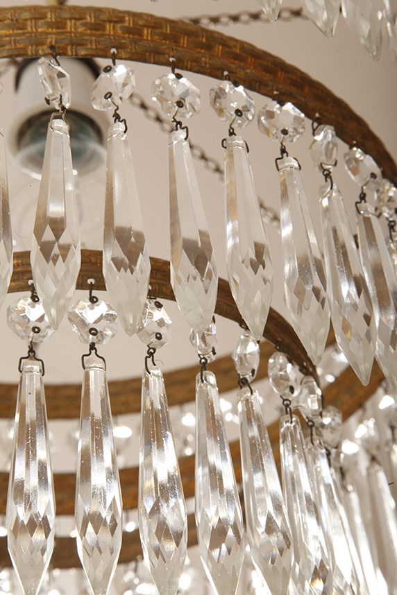 czech design, szklana lampa vintage, czech vintage lamp, vintage, vintage store, vintage ceiling lamp, hanging glass lamp, lamp, sklep vintage, mid century modern, Železnobrodskié Sklo, vintage chandeler, czechoslovakia, design shop, made in prl, lampa vintage Železnobrodskié Sklo, retro glass lamp, 60's, retro shop warsaw, meble prl, Železnobrodskié Sklo ceiling lamp, napako vintage lamp, mid century lamp, retro sklep warszawa, retro, Železnobrodskié Sklo vintage lamp, lampa napako, lamp design, vintage shop warsaw, lampa vintage, lampa boho, lampa sufitowa vintage, vintage lamp, antique shop warsaw, vintage hanging lamp, boho vintage, czeska lampa sufitowa retro, 1960., antique store warsaw, retro lamp, lampa vintage boho, hanging vintage lamp napako, 60., antyk sklep, retro style, retro shop, 1960s, antyk sklep warszawa, vintage light, vintage shop Duża kaskadowa trzypoziomowa jednopunktowa lampa sufitowa w stylu boho złożona z 143 przeźroczystych szklanych wisiorków i innych szklanych dodatków wiszących na trzech metalowych obręczach w kolorze starego złota, Typ 18-01, Železnobrodskié Sklo, Czechosłowacja, lata 50. - obrazek 63