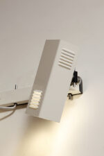 Dwupunktowa pozioma biała metalowa lampa ścienna/kinkiet z ruchomymi kloszami na chromowanej konstrukcji, Space Age, Włochy, lata 70 - obrazek 66