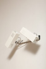 Dwupunktowa pozioma biała metalowa lampa ścienna/kinkiet z ruchomymi kloszami na chromowanej konstrukcji, Space Age, Włochy, lata 70 - obrazek 69