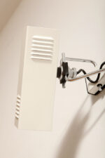 Dwupunktowa pozioma biała metalowa lampa ścienna/kinkiet z ruchomymi kloszami na chromowanej konstrukcji, Space Age, Włochy, lata 70 - obrazek 72